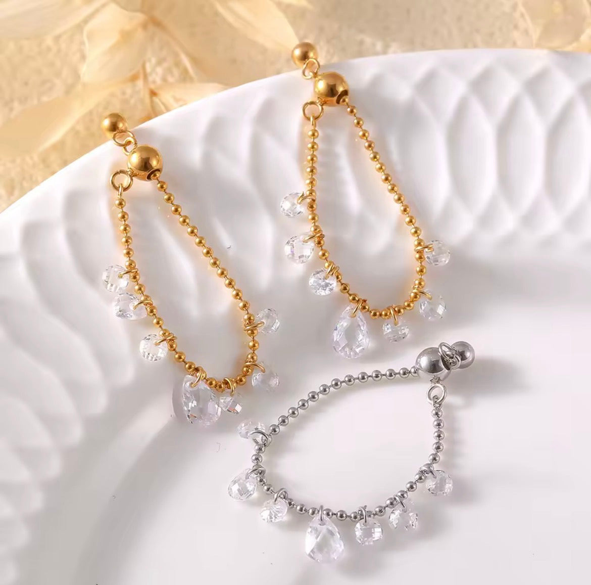 Adjustable Clear Teardrops Ring