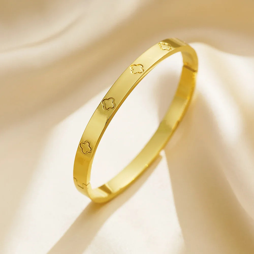 Clover Bangle