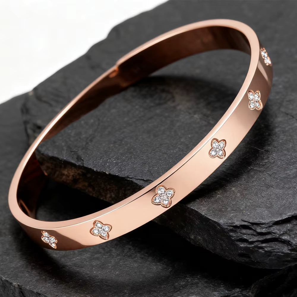 Clover Stones Bangle