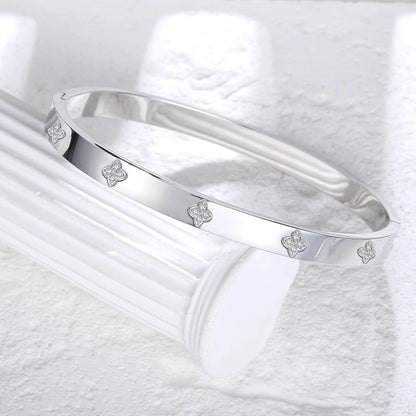 Clover Stones Bangle