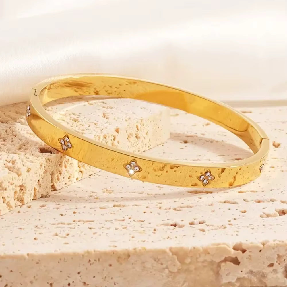 Clover Stones Bangle