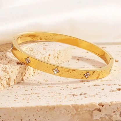 Clover Stones Bangle